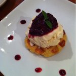 イココチ - ベリーのワッフル380円