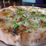 DADA' - サルシッシャと青唐辛子のピザ