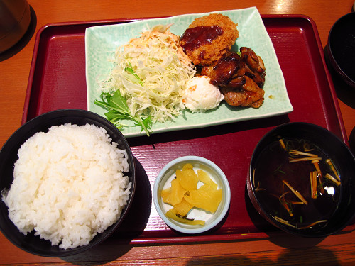 ランチ 日替わりランチ 炭焼きチキン ミンチかつ 和食さと 岐阜城東通店 岐阜市城東通3丁目3 2 Pochiの 食べるために生きる