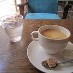 イココチ - 窓辺の席にてブレンドを