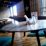 蔵元ごはん&カフェ 酒蔵 櫂 - 築200年を改装した味のある店内