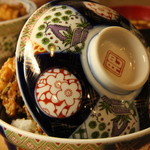 天健 - 蓋を見ると“肥”の文字