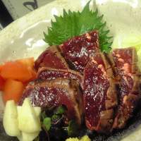 坐唯杏がおススメする鯨料理。