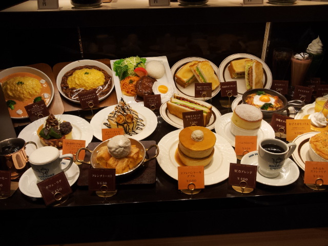星乃珈琲店 , 入口すぐのディスプレイ