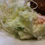 ビアキッチン ラグー - 付け合せのポテトサラダと千キャベツ。