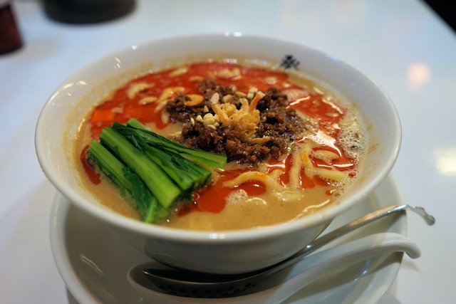 自家製麺 登竜門 那覇本店>