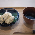 茶洒 金田中 - 本わらび餅に黒蜜