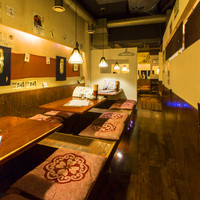 靴を脱ぎ、ゆったりとお寛ぎ頂けるお席。※半個室もございます