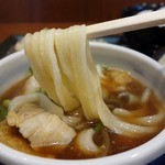 武蔵野うどん竹國 - ワイルドな風貌の麺に肉汁ツユがよく絡みます