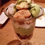 神楽坂 茶寮 - 抹茶とミルクプリンの和パフェ 842円