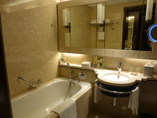 Shangri-La hitel -