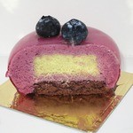 パティスリー クルール - ・「カシスピスターシュ(¥464)」の断面。