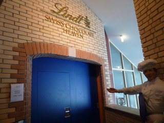 LINDT CHOCOLATE SHOP - はよあけて!
